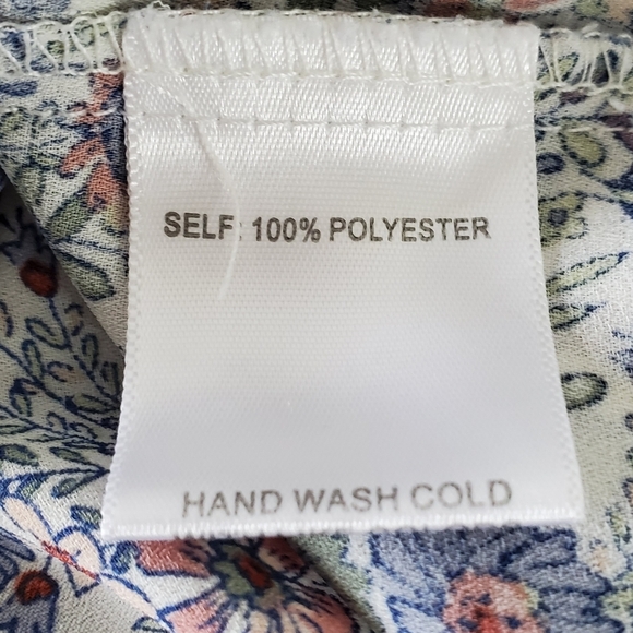 Rose + Olive Smocked Floral Top Size 1X Tie Neck Button Front Peasant Blouse - Picture 8 of 10